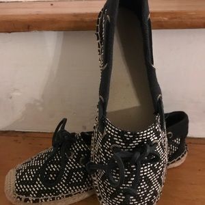 Sperry slip on shoes